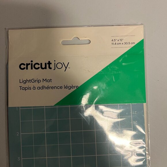 Cricut Joy Light Grip Mat 12"x4.5" - Picture 4 of 9